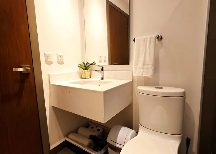 Stylish Polanco Pool, Gym, Terrace & King Bed * Mexico City