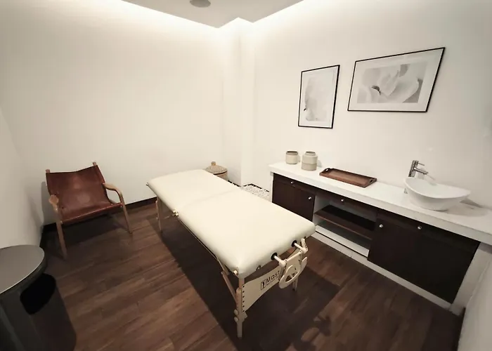 Stylish Polanco Pool, Gym, Terrace & King Bed * Mexico City