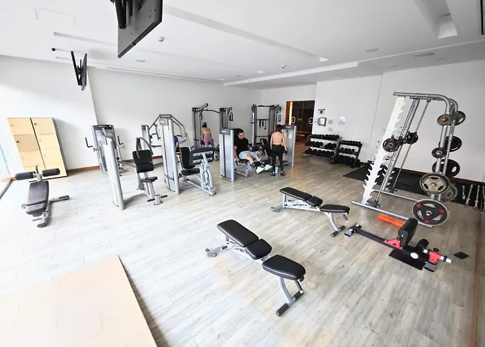 Stylish Polanco Pool, Gym, Terrace & King Bed Mexico City