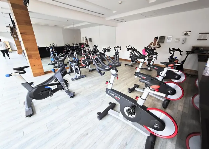 Stylish Polanco Pool, Gym, Terrace & King Bed Mexico City